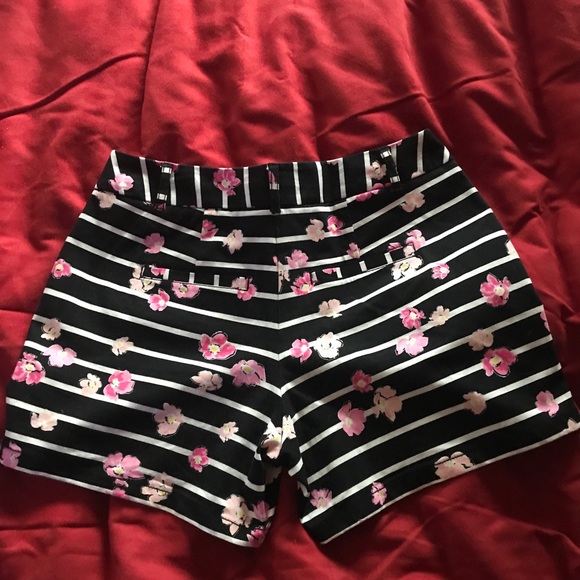 Elle Shorts - Picture 2 of 6